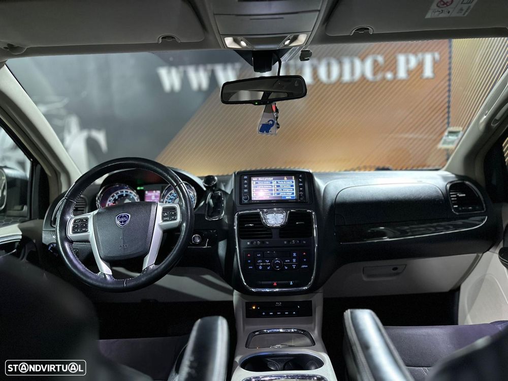 Lancia Voyager 2.8 CRD Platinum - 49