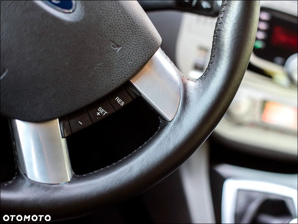 Ford Kuga - 18