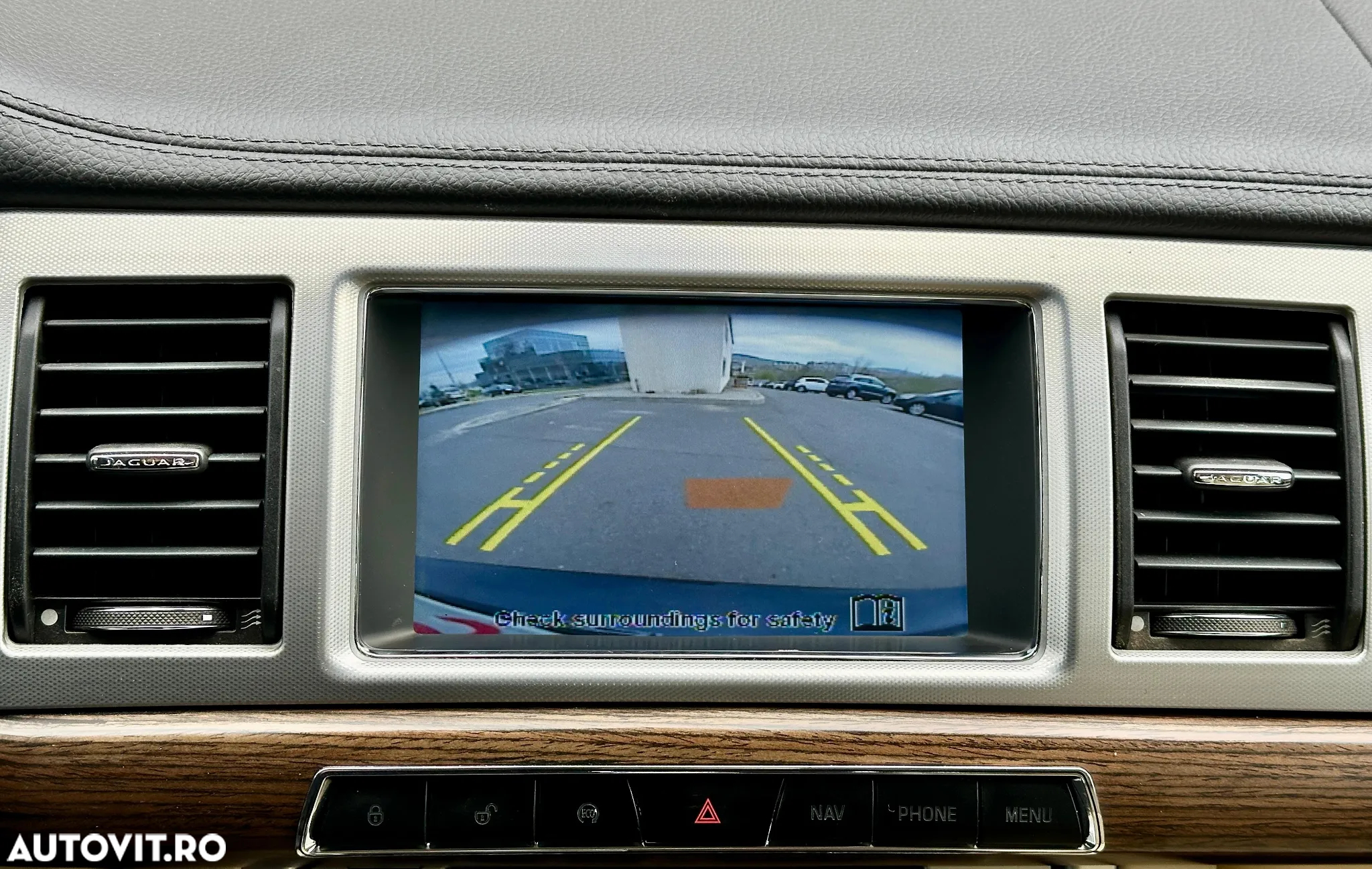 Jaguar XF 2.2D - 31