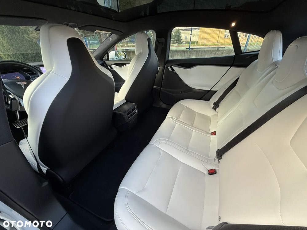 Tesla Model S - 12