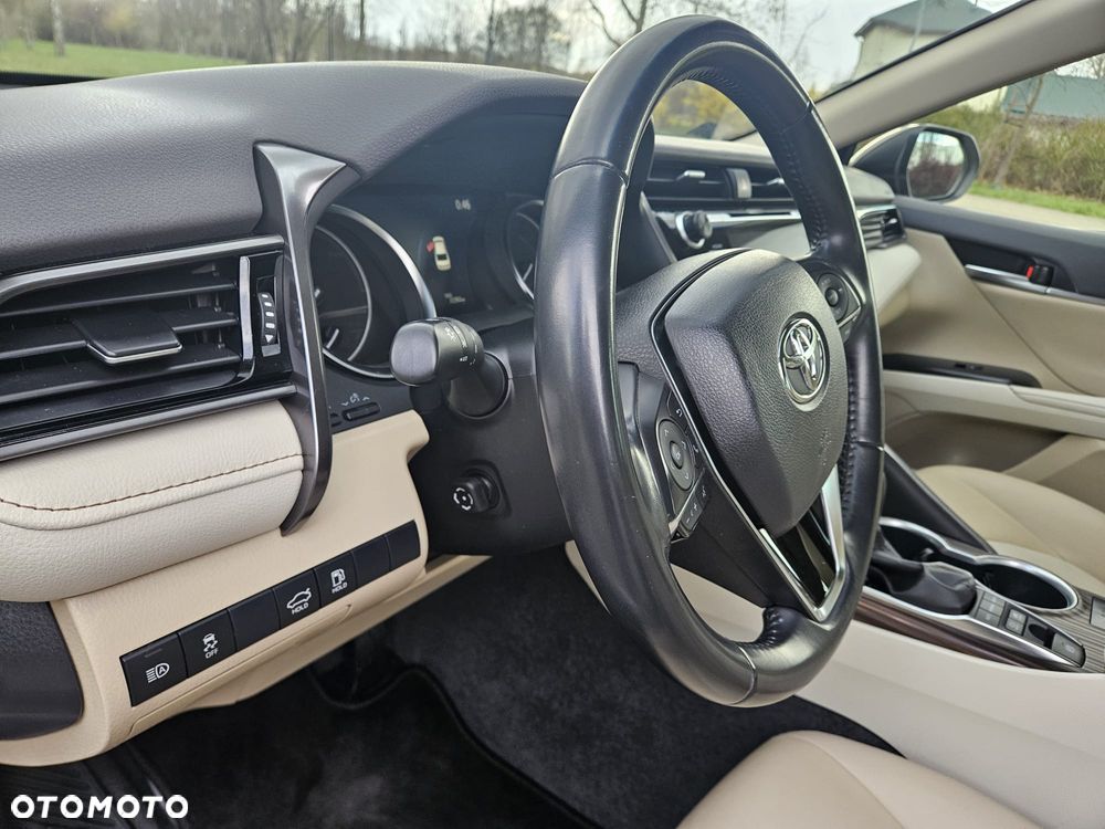 Toyota Camry 2.5 Hybrid Executive CVT - 11