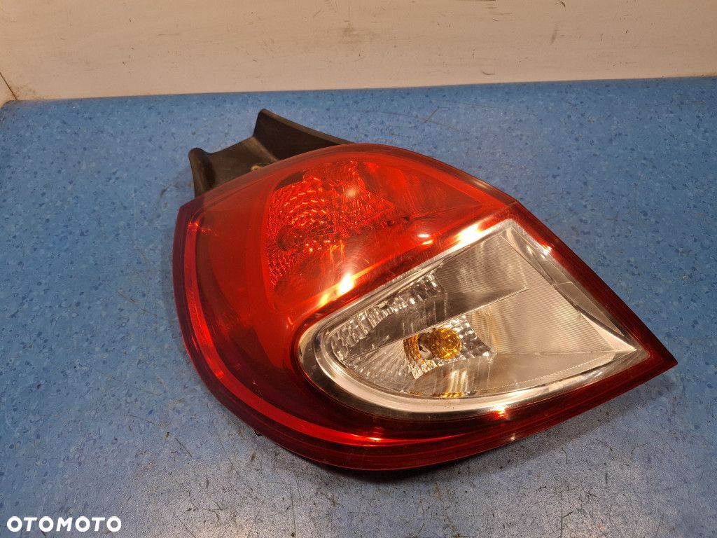 RENAULT CLIO III LIFT LAMPA TYŁ LEWA ZEWNĘTRZNA 8200886944 - 1