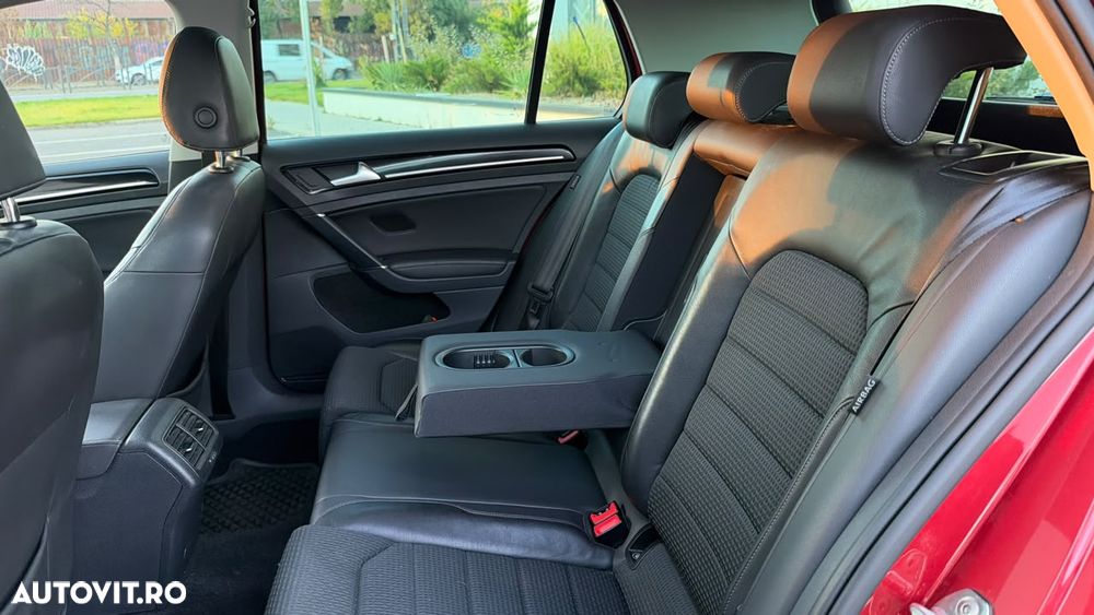 Volkswagen Golf - 11