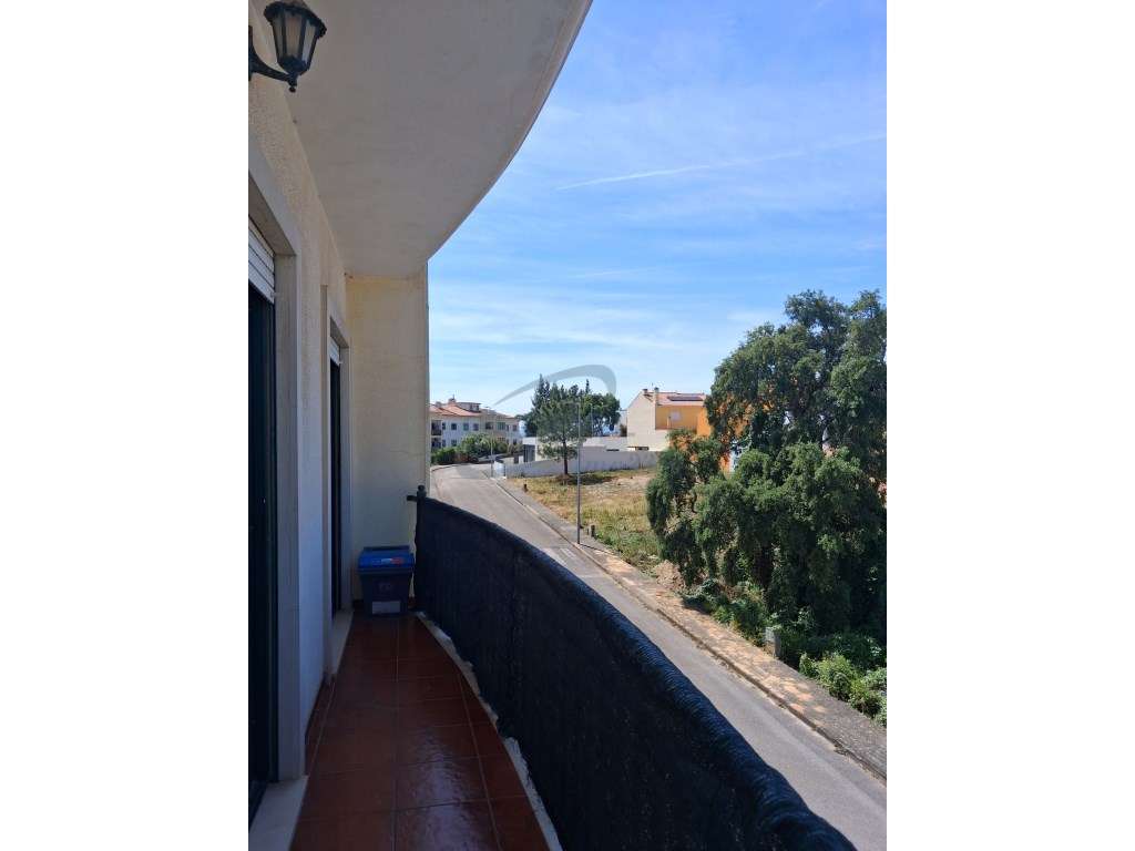 T3 com excelentes áreas e 2 varandas oportunidade com elevado poten... - Grande imagem: 2/21