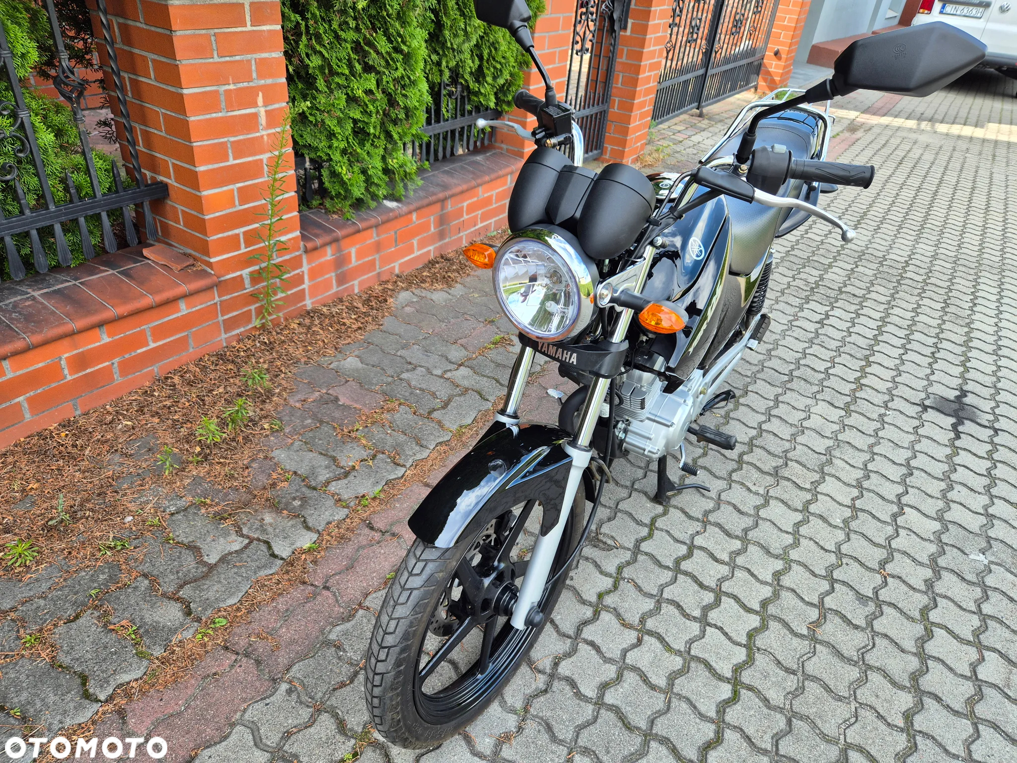 Yamaha YBR - 8