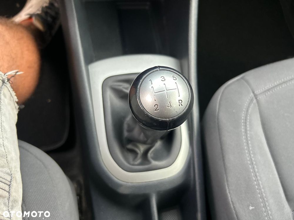 Kia Rio 1.2 L - 32