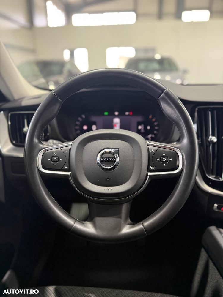 Volvo XC 60 B4 MHEV AWD Momentum Pro - 10