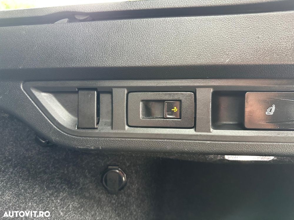 Skoda Octavia Combi 2.0 TDI DSG First Edition - 36