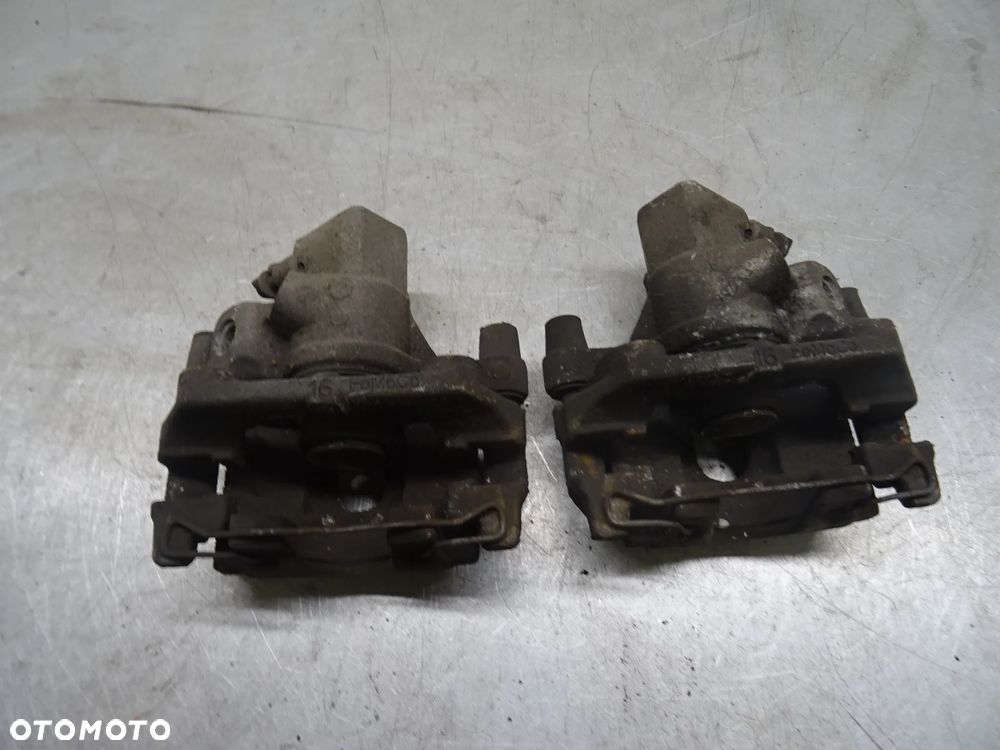 VOLVO V50 2.0TDCI ZACISK HAMULCOWY TYŁ PRAWY LEWY - 5