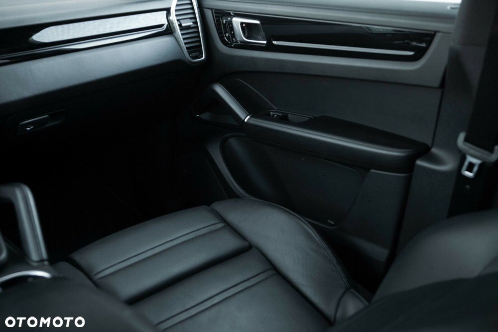 Porsche Cayenne - 29