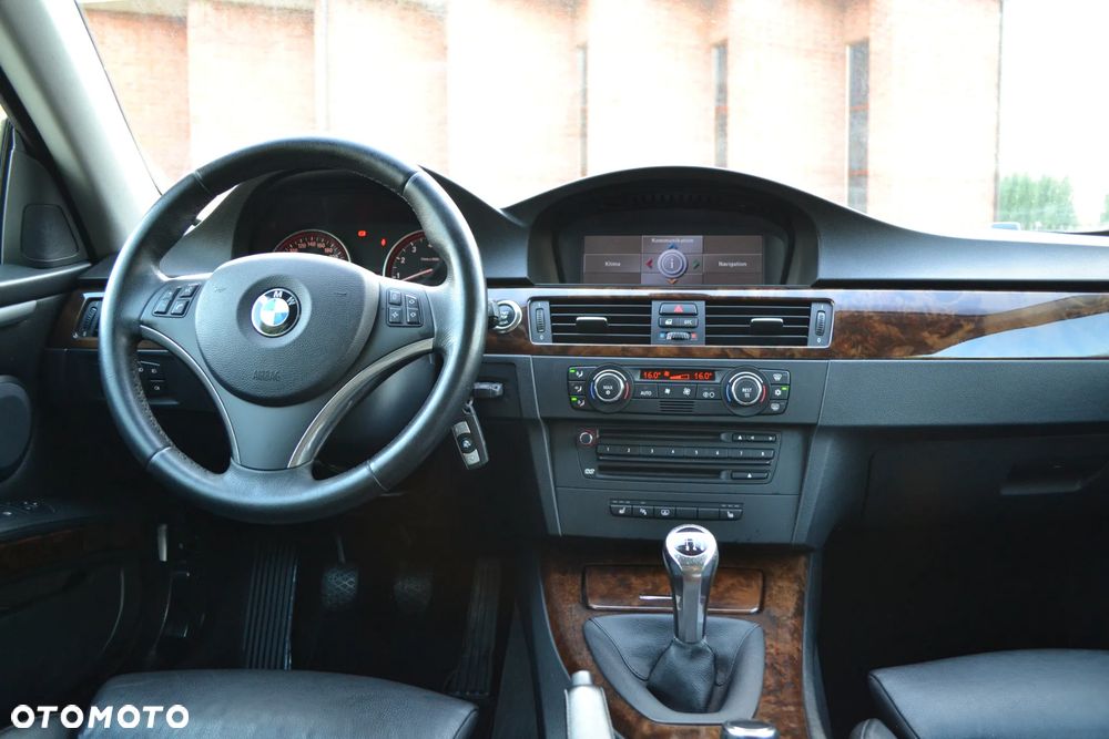 BMW Seria 3 325i - 27