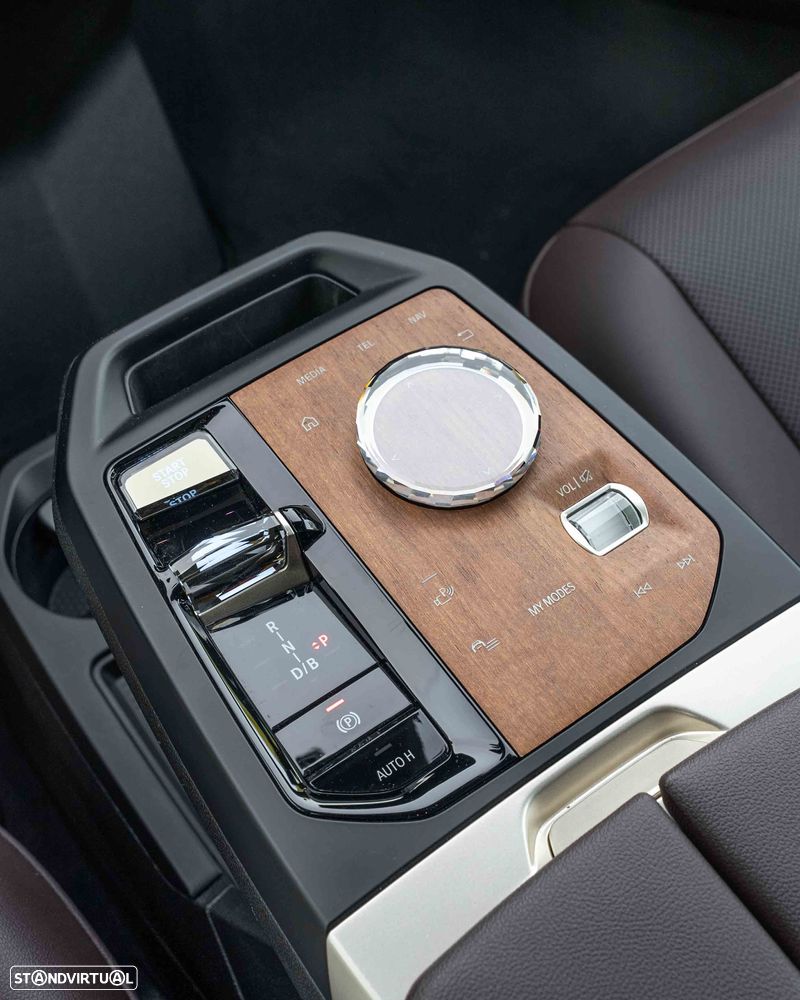 BMW iX xDrive40 - 14