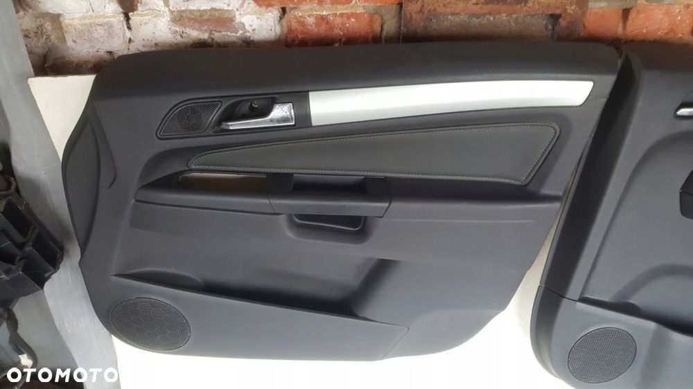 tapicerka drzwi prawa Opel Zafira B - 2