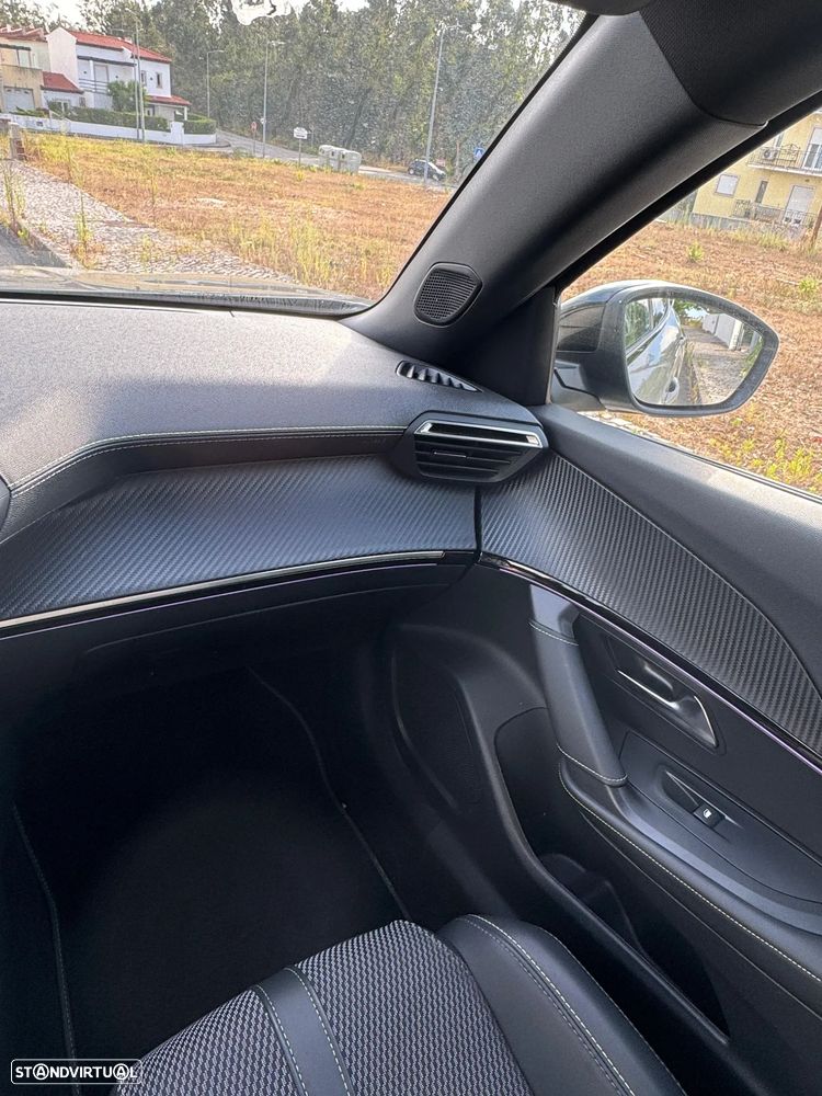 Peugeot 2008 1.2 PureTech GT EAT8 - 23