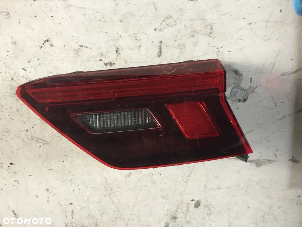 VW TIGUAN 17R LAMPA PRAWA TYŁ W KLAPĘ 5NA945094F