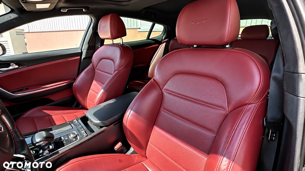 Kia Stinger - 10