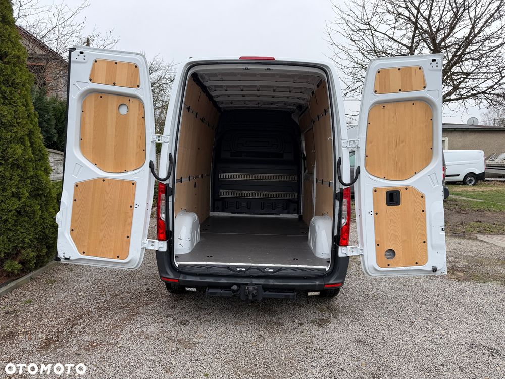 Mercedes-Benz Sprinter 907 - 23