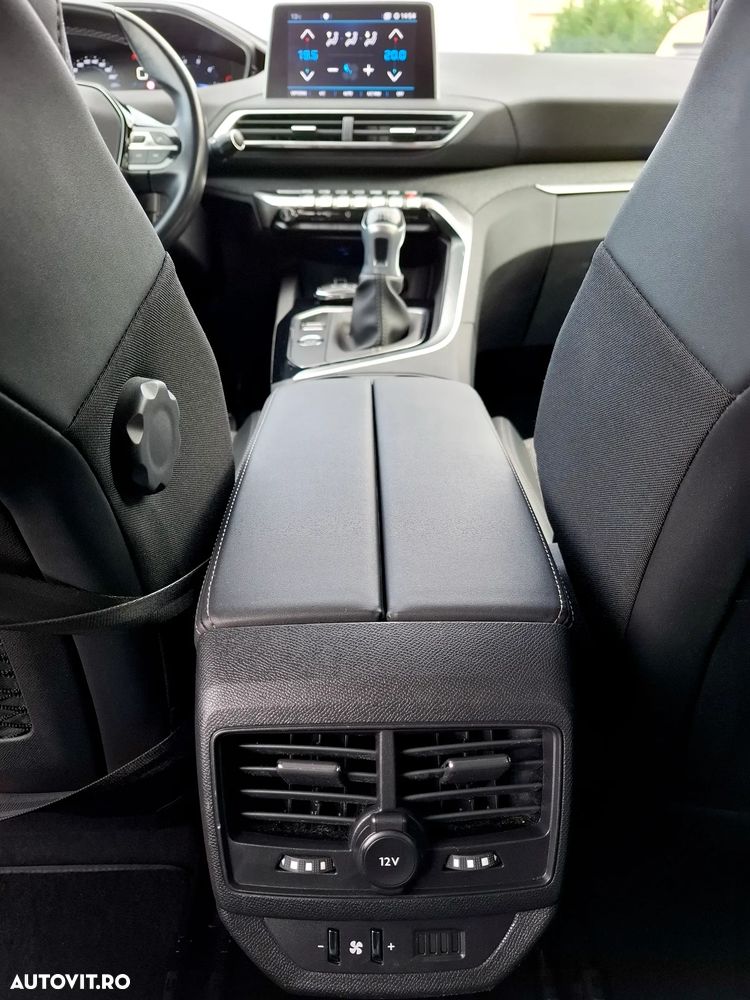 Peugeot 5008 - 19