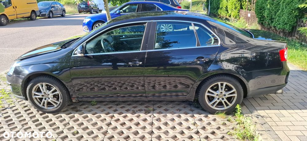 Volkswagen Jetta 1.6 FSI Comfortline - 3