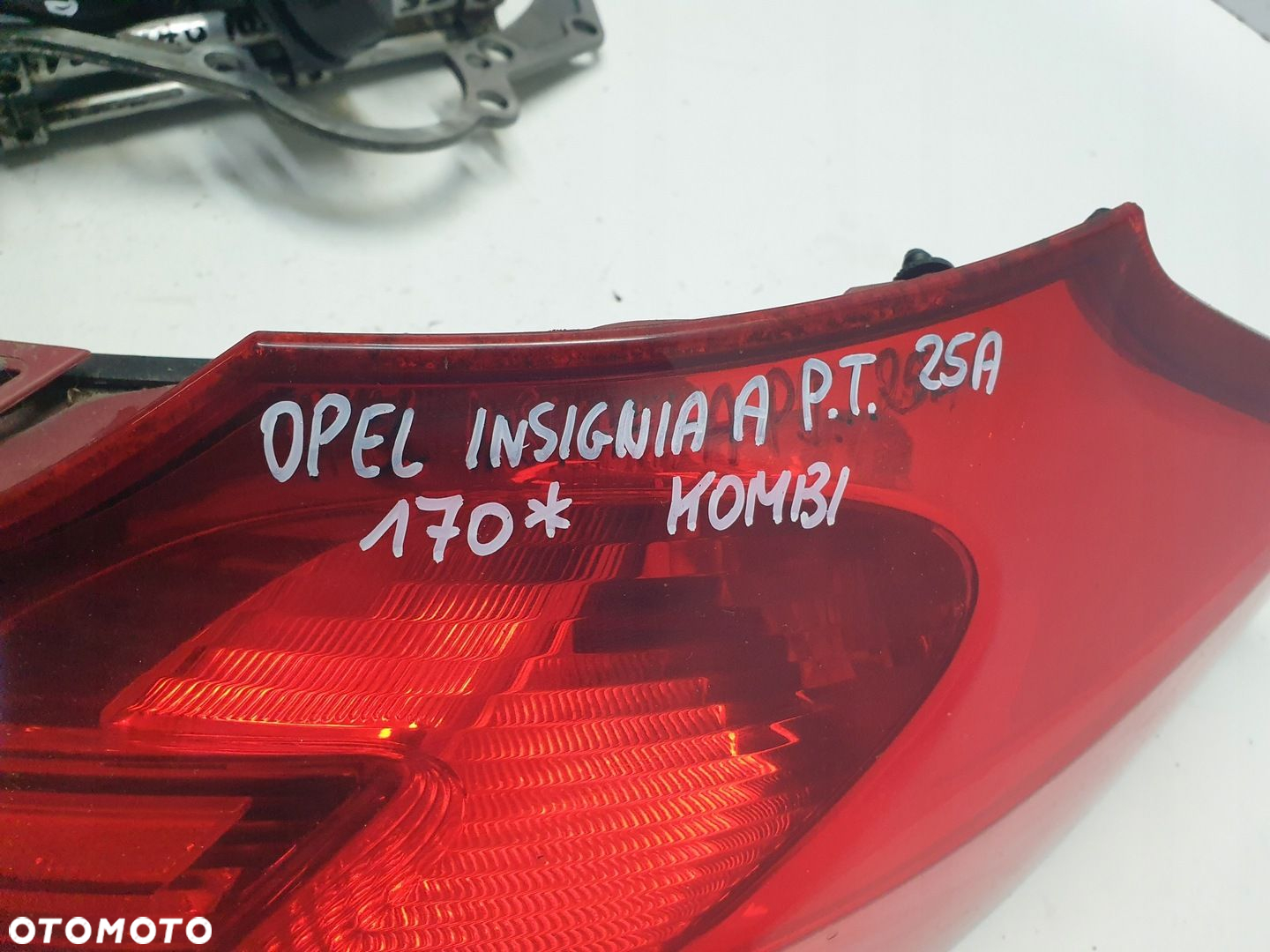 LAMPA TYLNA PRAWA TYŁ PRAWY OPEL INSIGNIA A KOMBI - 8