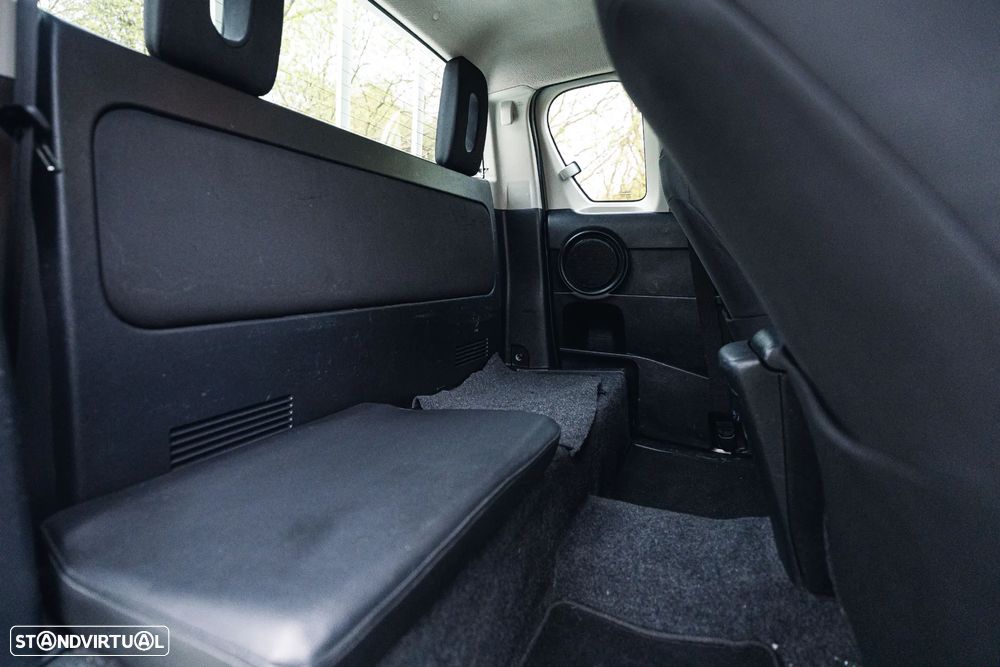 Toyota Hilux 2.4 D-4D 4WD CD CH - 26