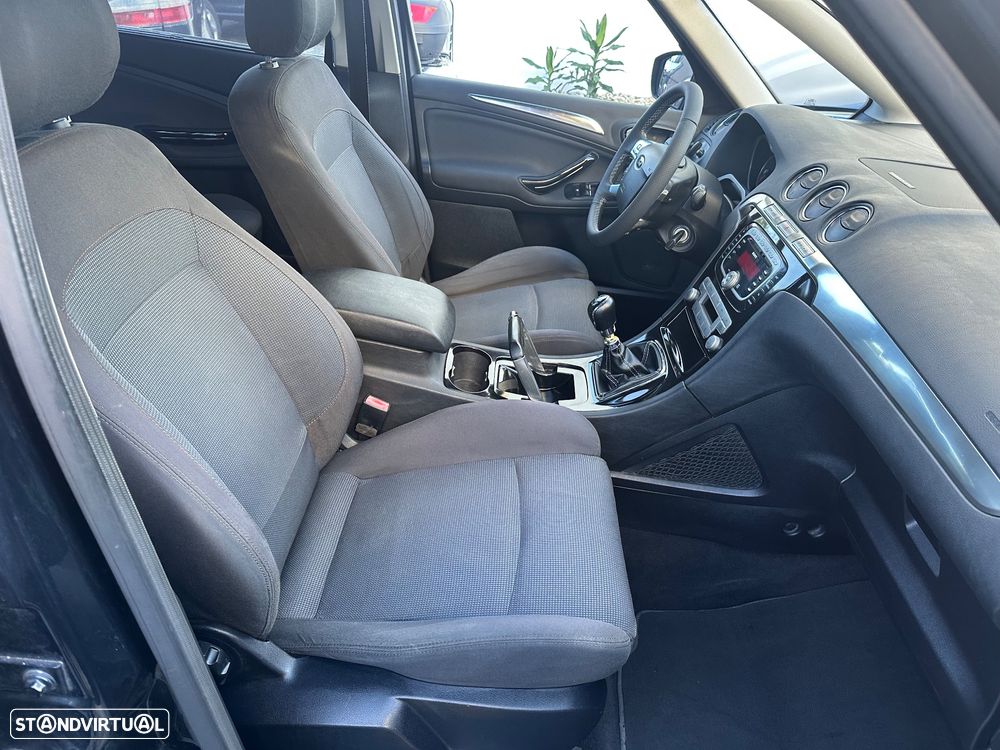 Ford S-Max 2.0 TDCi Titanium 7L - 26