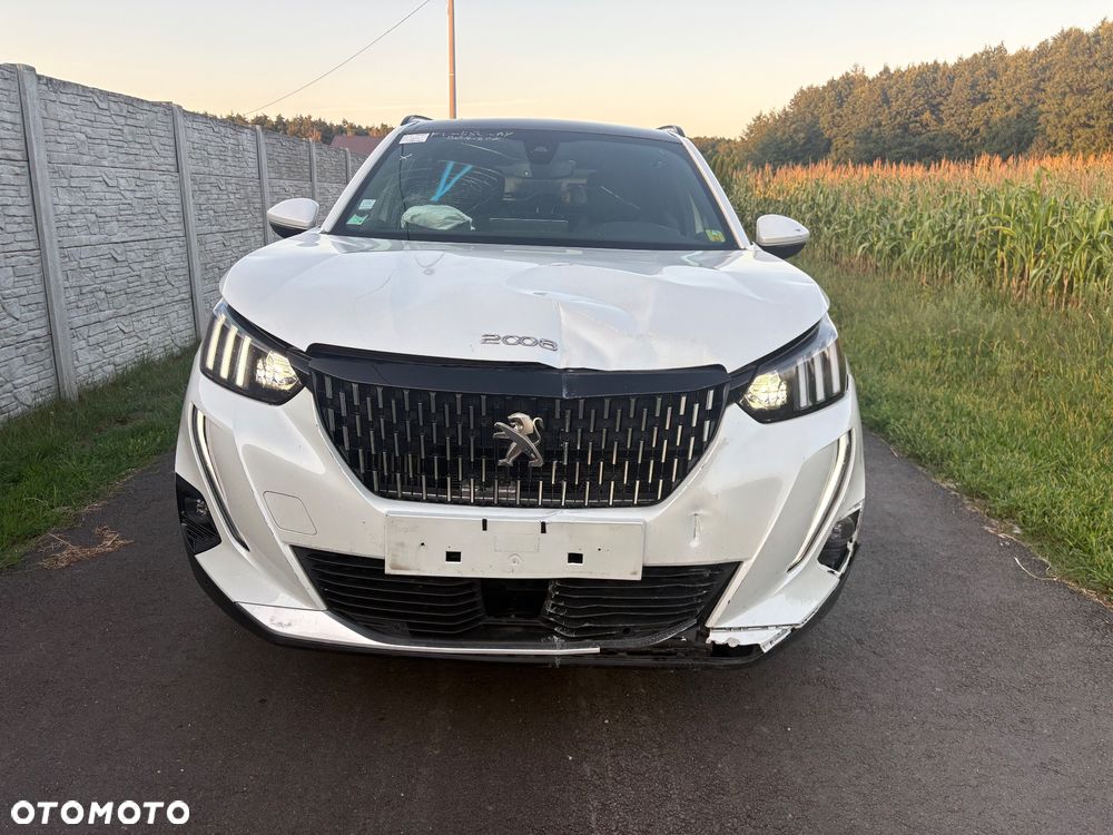 Peugeot 2008 PureTech 130 EAT8 GT - 11