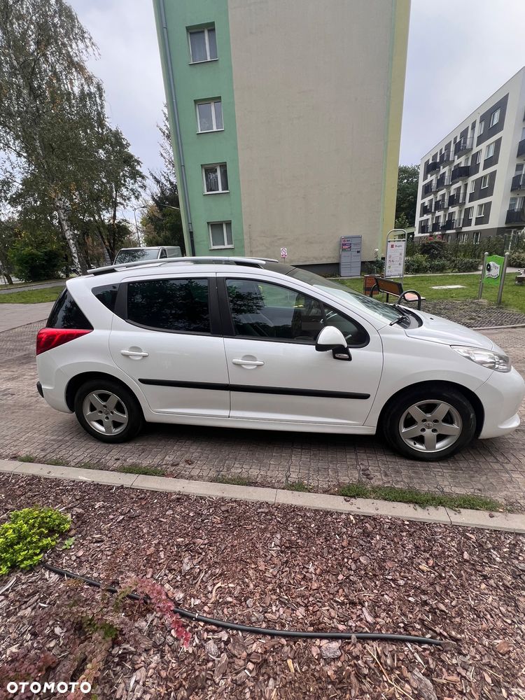 Peugeot 207 2009 photo 4