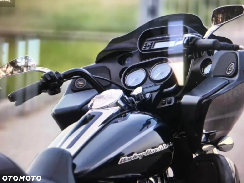 Harley-Davidson Touring Road Glide - 2