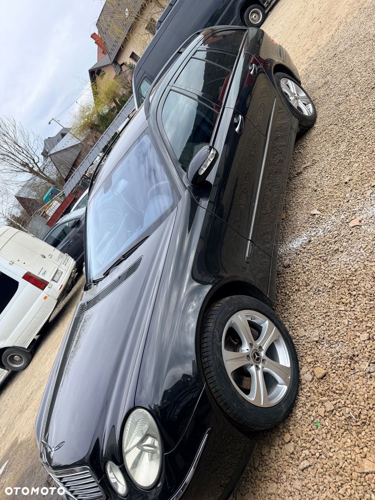 Mercedes-Benz E-Class 2005 photo 3