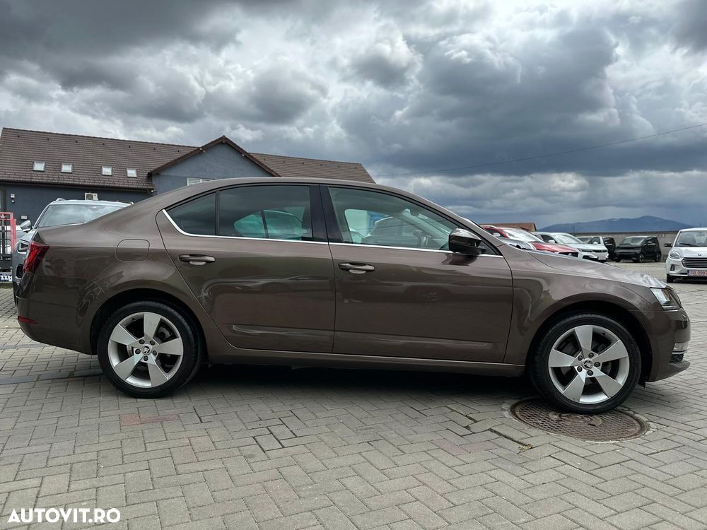 Skoda Octavia 2.0 TDI DSG Style - 12