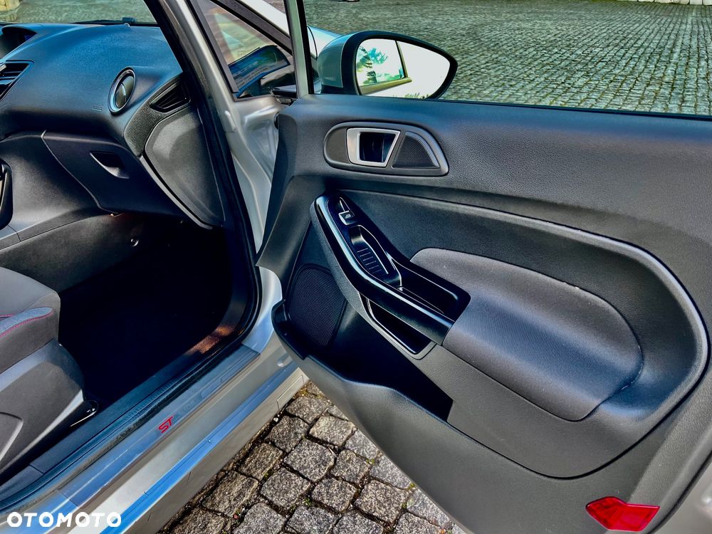 Ford Fiesta 1.0 EcoBoost S&S ST-LINE - 19