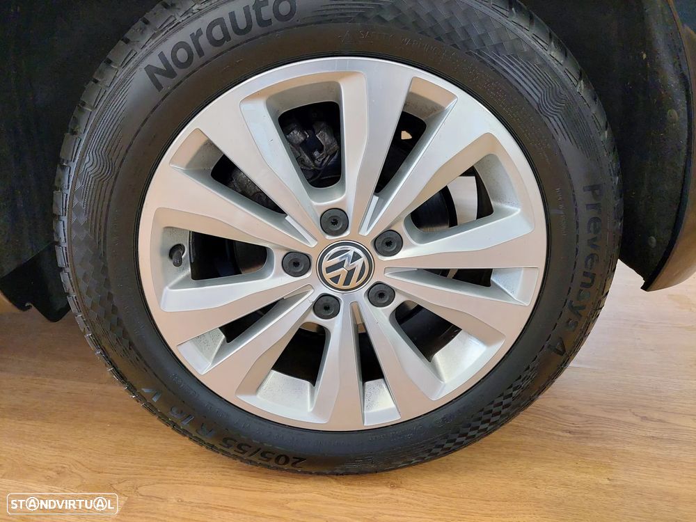 VW Golf 1.6 TDI Confortline - 21