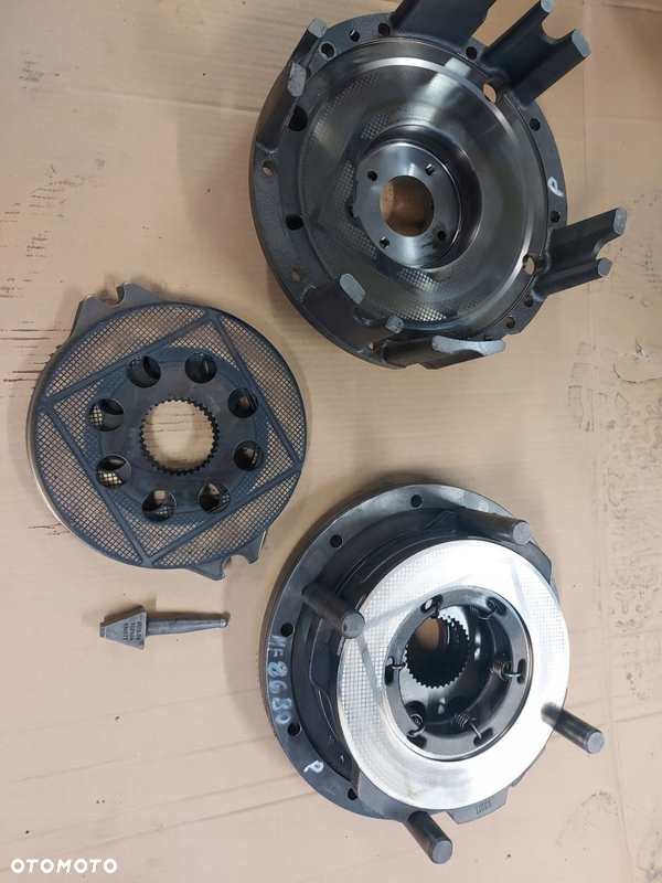 HAMULEC PRAWY 934152010050 931150150230 MASSEY FERGUSON 8680 2011R