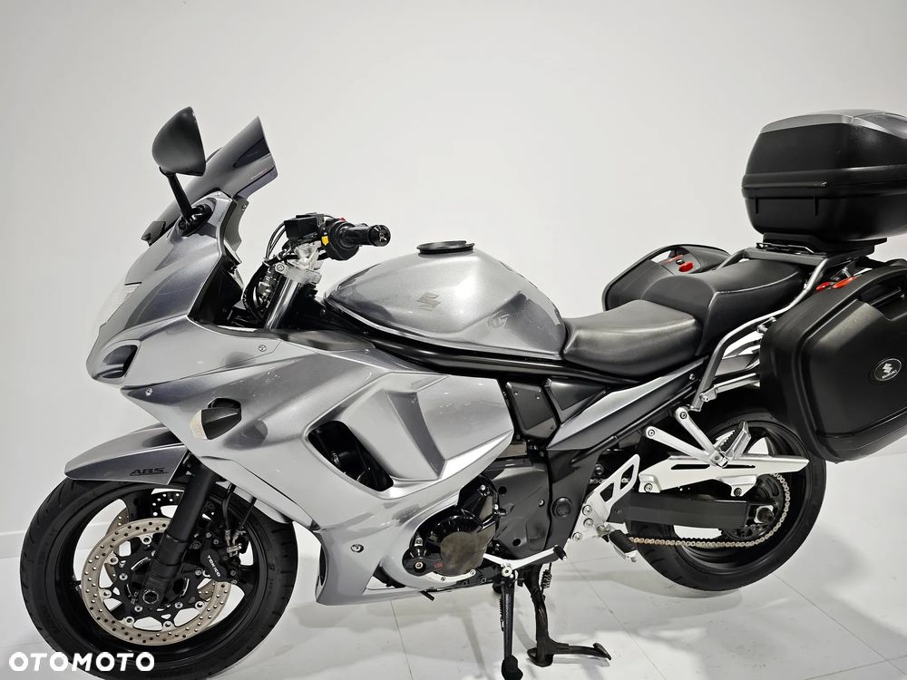 Suzuki GSX - 13