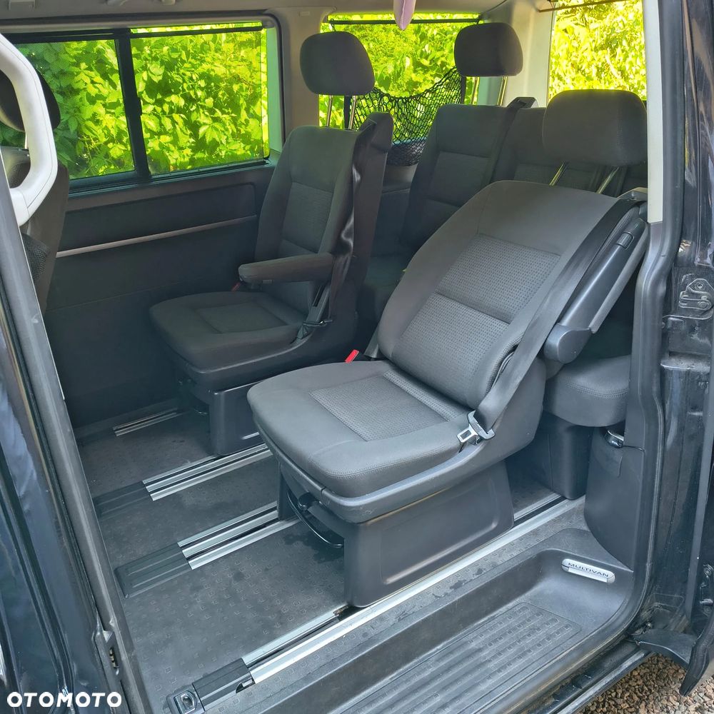 Volkswagen Multivan - 12