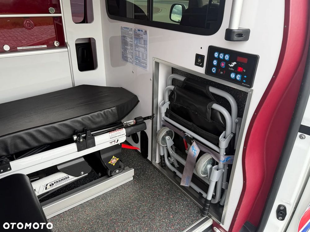 Opel Vivaro Karetka Ambulans Ambulance Sanitarny EN1789 - 9