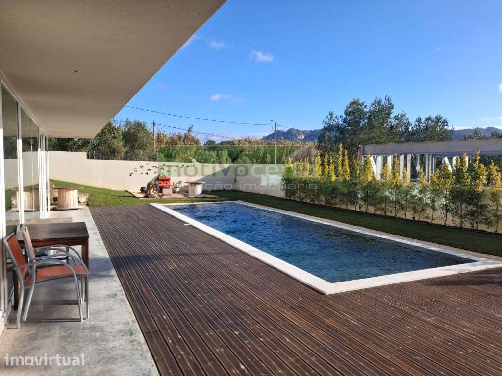 Moradia Isolada T6+1 com Piscina e Vista Única para a Serra de Sint... - Grande imagem: 2/17