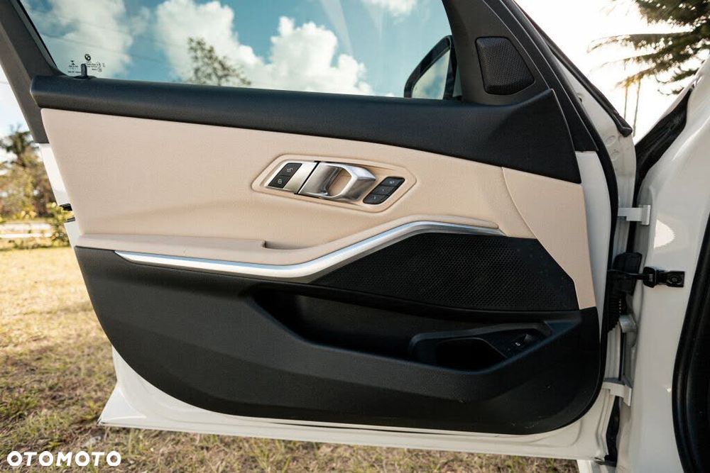 BMW Seria 3 330i xDrive M Sport - 20