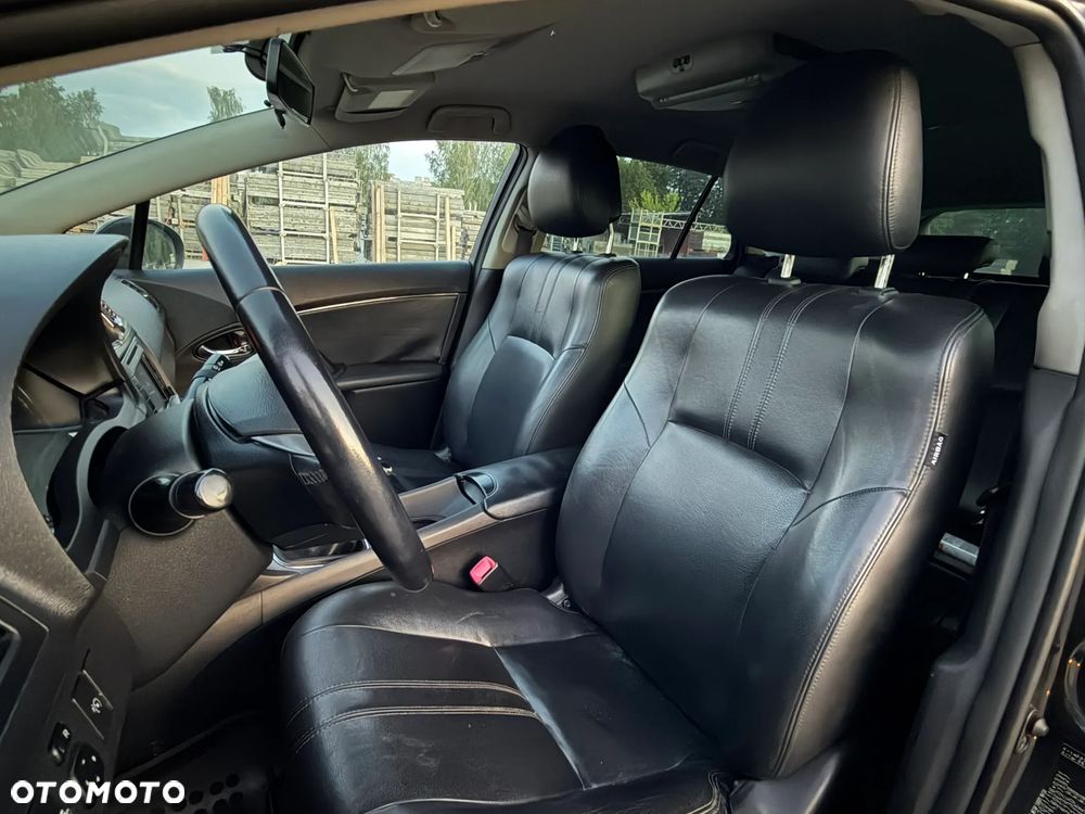 Toyota Avensis 2.0 D-4D Sol - 11