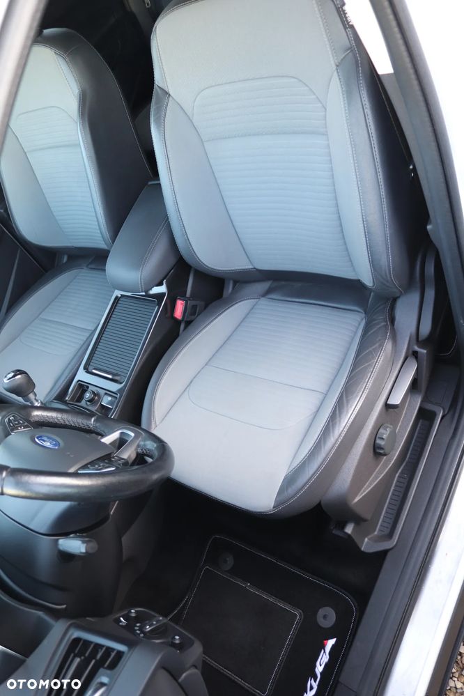 Ford Kuga 2.0 TDCi 2x4 Business Edition - 32