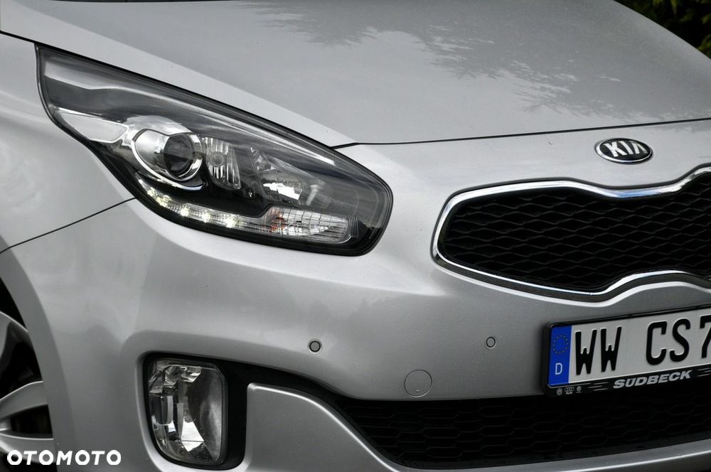 Kia Carens - 12