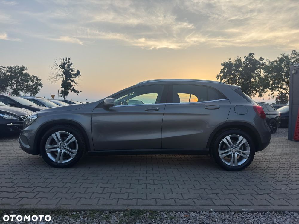 Mercedes-Benz GLA - 37