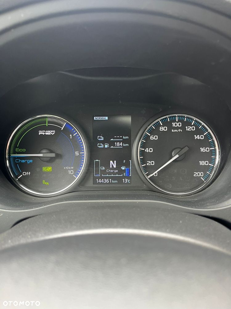 Mitsubishi Outlander Intense + - 10