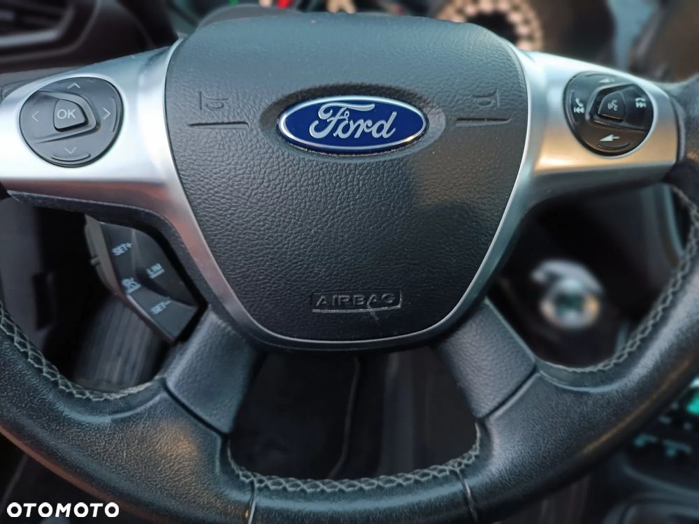Ford Kuga - 12