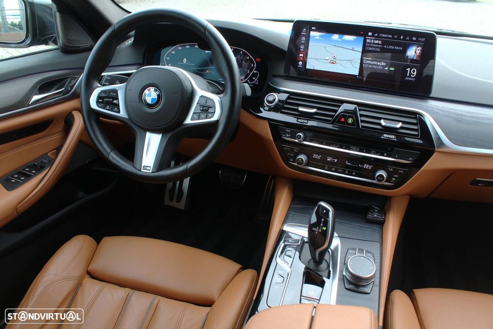 BMW 530 e Pack M - 16