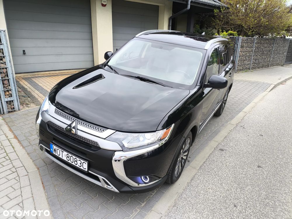 Mitsubishi Outlander - 1