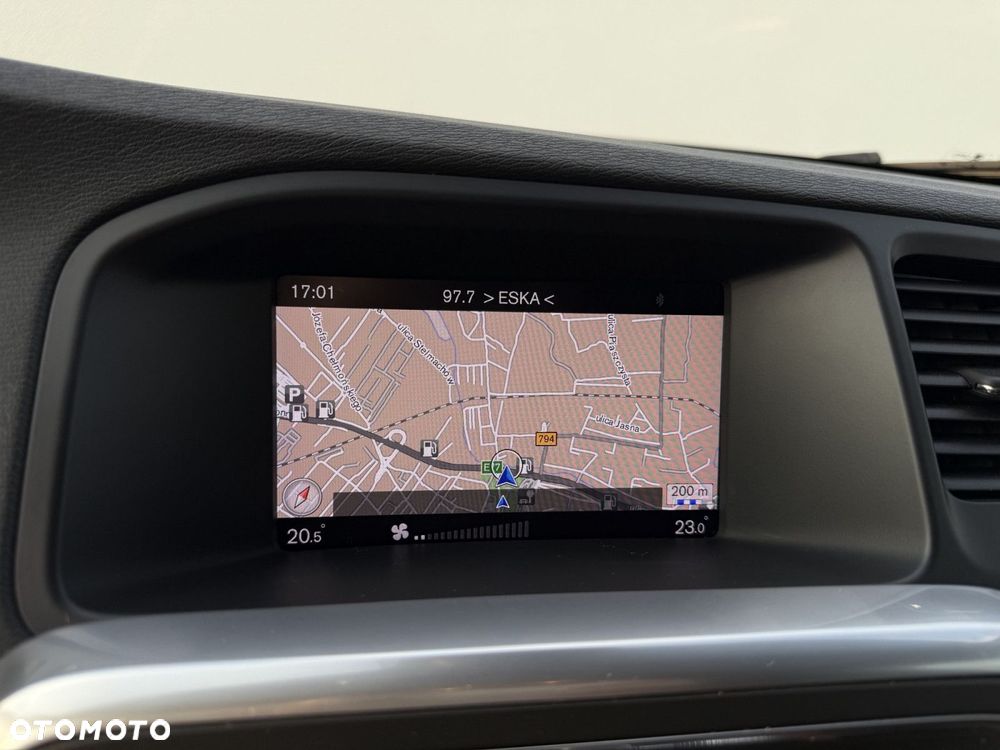 Volvo V60 Cross Country - 16