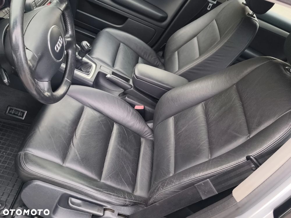 Audi A4 Limousine - 9