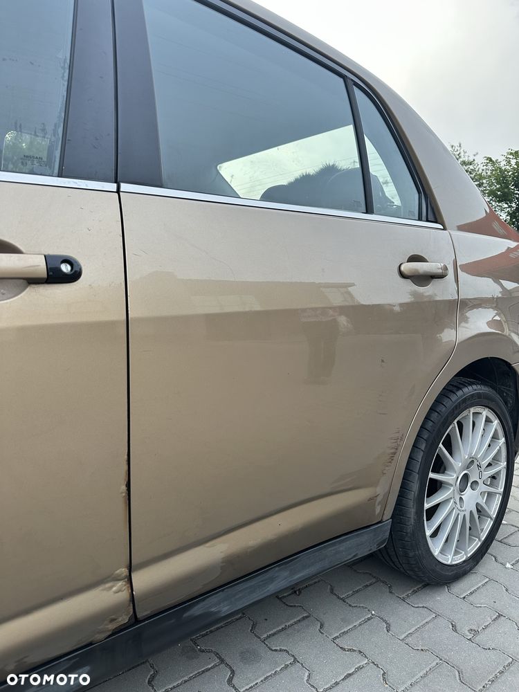 Nissan Tiida - 4